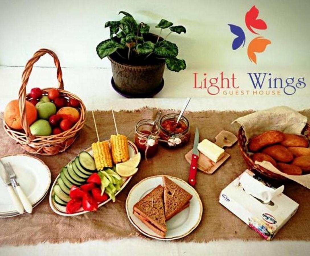 Light Wings Family Guesthouse Yerevan Exterior foto