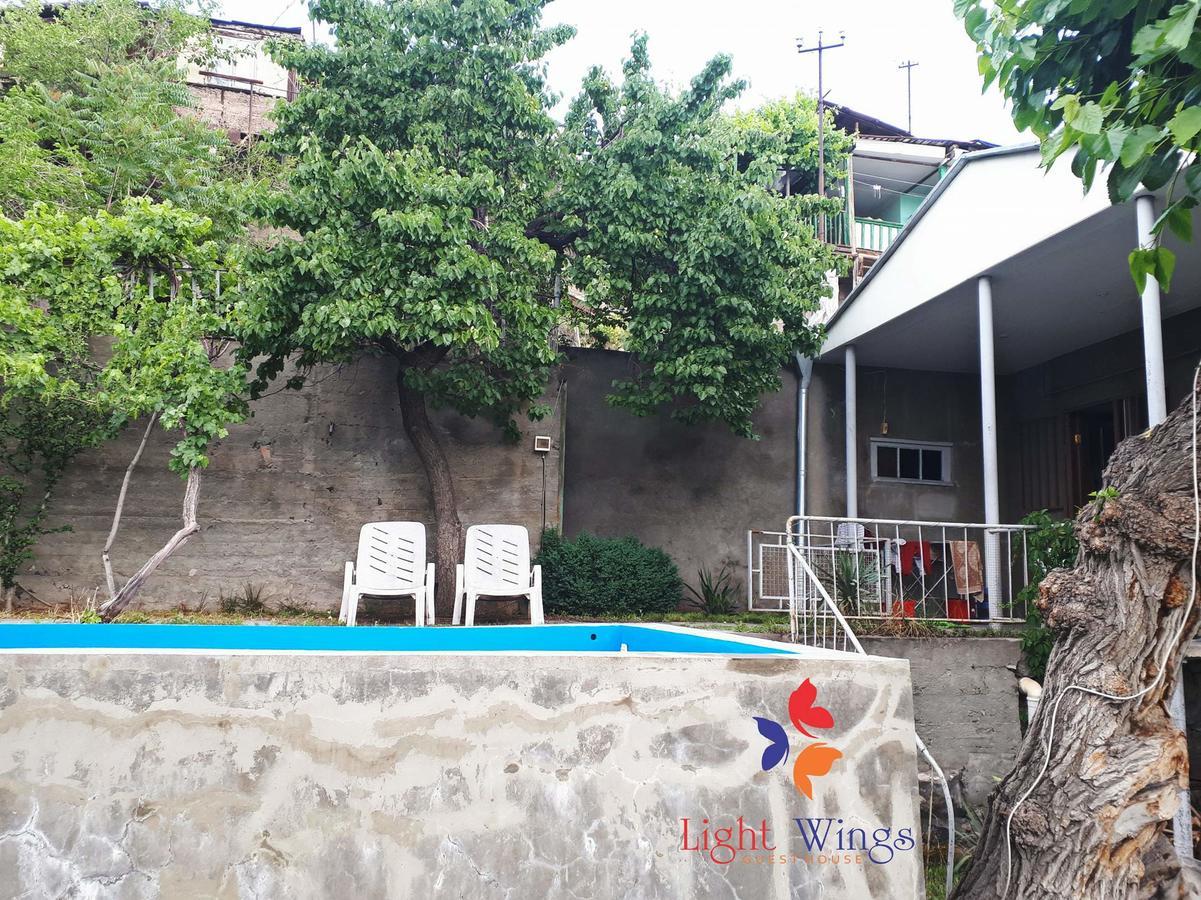Light Wings Family Guesthouse Yerevan Exterior foto