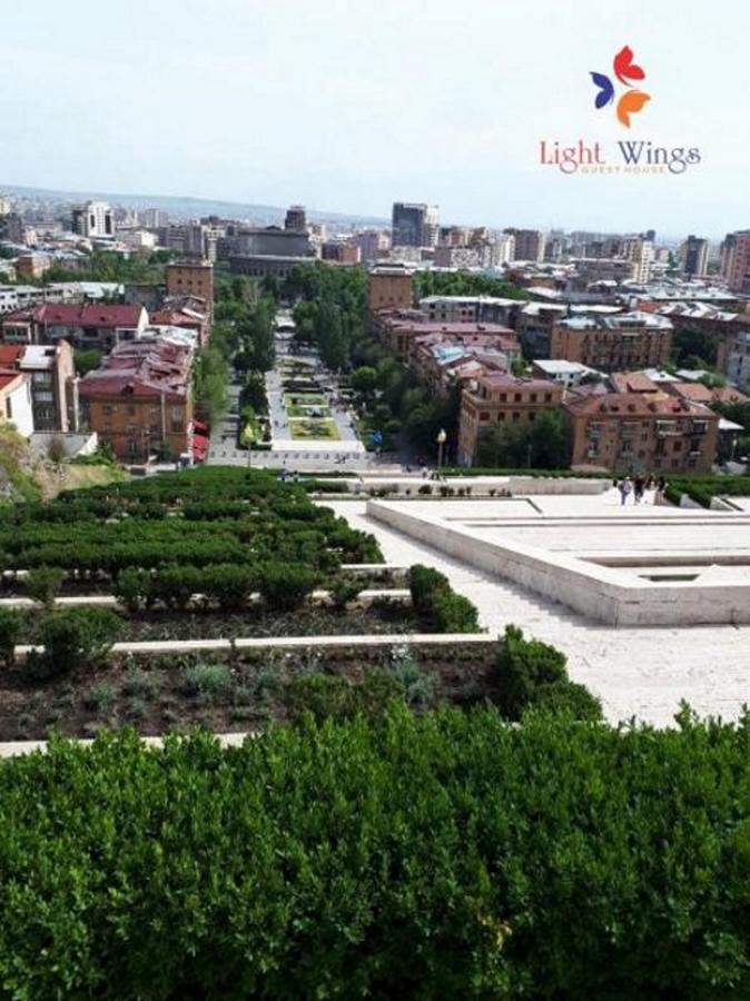 Light Wings Family Guesthouse Yerevan Exterior foto