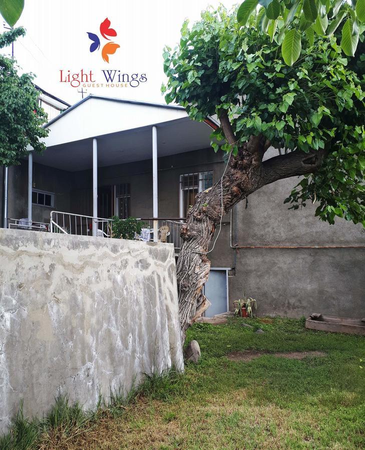 Light Wings Family Guesthouse Yerevan Exterior foto
