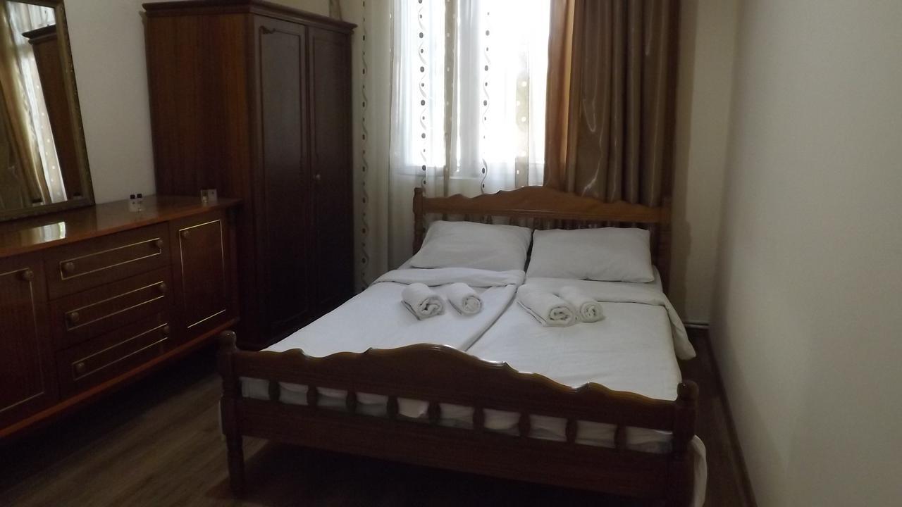 Light Wings Family Guesthouse Yerevan Exterior foto